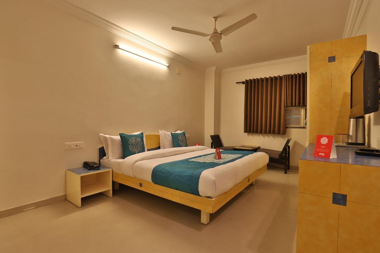 Oyo 10044 Hotel Dudawat Ahmedabad Esterno foto